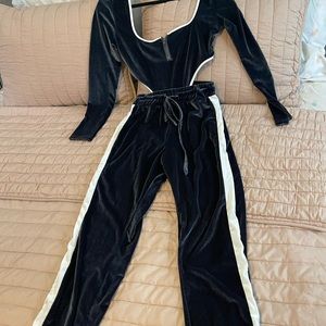 Cut out sweat suit size L